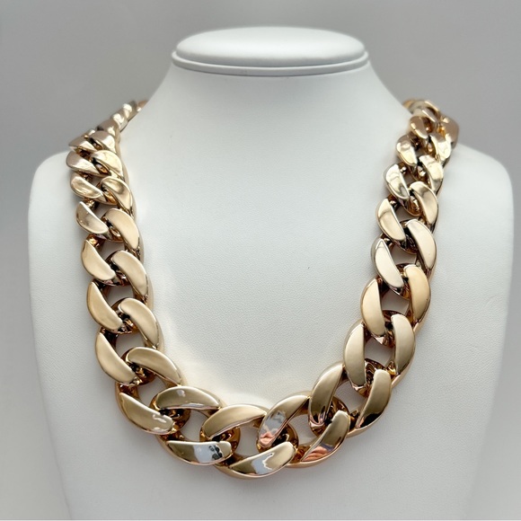 Two Gold Chain Necklaces - Picture 2 of 9